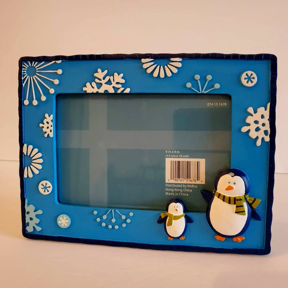 Wellco Other - Penguin Photo Frame, Blue Resin with Snowflakes, 4x6 photo